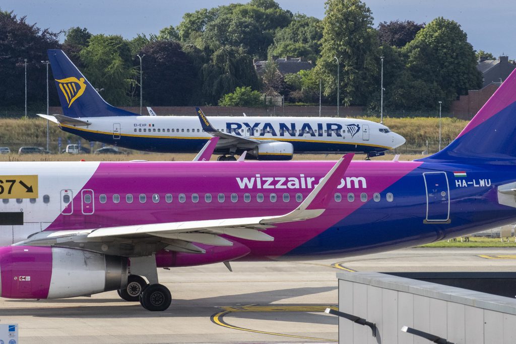 Low-cost Airlines Now Weigh Travelers Together With Luggage to Ensure “Fair Fares”